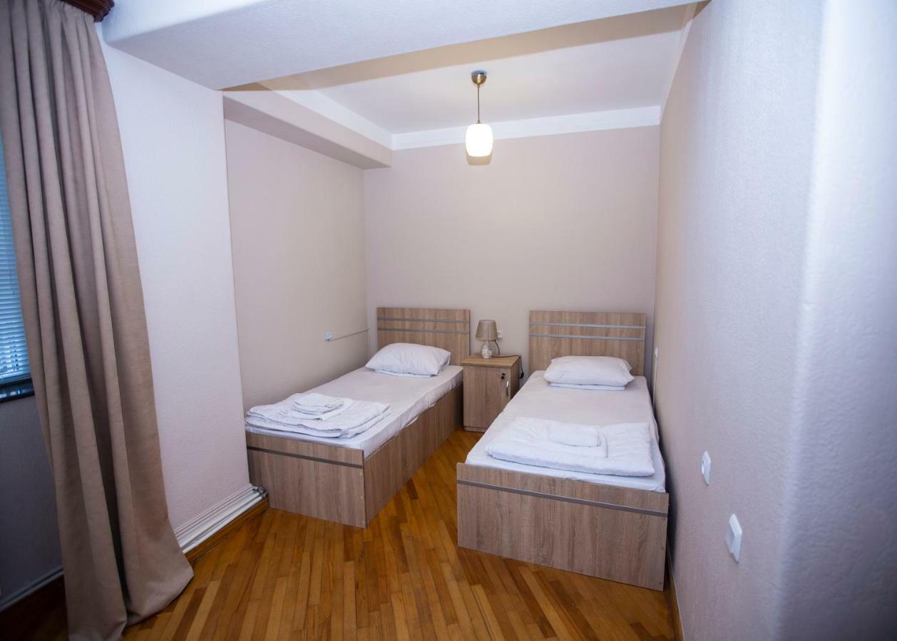 Sweet Sleep Hostel Erevan Esterno foto